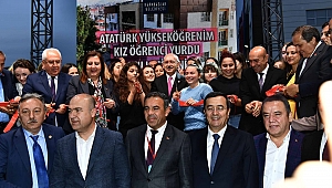 Karabağlar’da görkemli açılış: Kılıçdaroğlu kurdeleyi öğrencilerle birlikte kesti