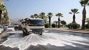 Karşıyaka'da gece gündüz çöp mesaisi
