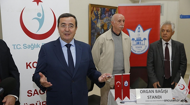 Konak’ta örnek kampanya! İlk bağış Bakan Batur'dan