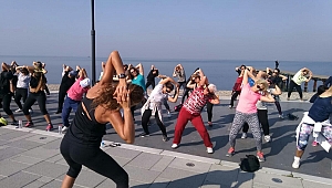 Narlıdereli kadınların sahilde aerobik keyfi