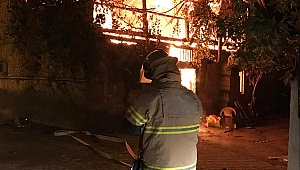 Ödemiş’te çıkan yangında bir itfaiye eri yaralandı