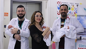 50 yaşında üçüz annesi oldu