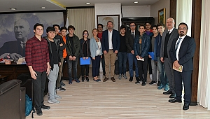 Başkan Gümrükçü öğrencileri dinledi