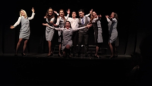 Bayraklı Belediye Tiyatrosu'ndan dünya prömiyeri