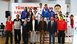 Bayraklıda tekvando şöleni