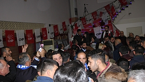 Buca kongresinde merdiven tartışması