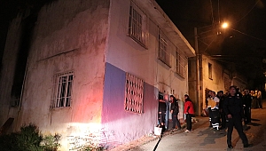 İzmir'de kahraman itfaiye eri alevlerin içine atladı! Kadını yanmaktan kurtardı