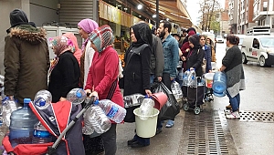 İzmir'de yağmur altında 