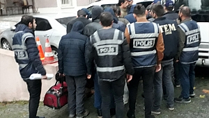 İzmir merkezli FETÖ operasyonunda gözaltına alınan 67 şüpheli adliyede