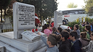 Kuşadalı Mahmut Esat Bozkurt mezarı başında anıldı