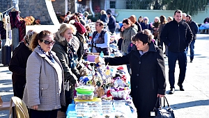 Yılbaşı hediyeleri Bornovalı kadınlardan
