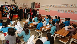 Başkan Batur, miniklerin karne heyecanına ortak oldu