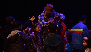 Başkan Uygur’dan çocuklara karne hediyesi