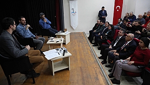 Bayraklı’da gazeteciler basın özgürlüğünü anlattı