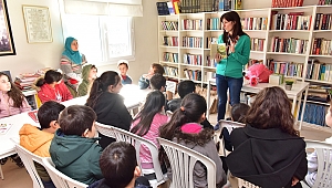 Bornovalı öğrenciler Muti’nin maceralarını yazarından dinledi