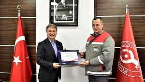 Davranışı ile örnek olan çalışana Başkan İduğ’dan teşekkür belgesi