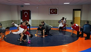 Genç ve başarılı güreşçiler Karabağlar’da yetişecek