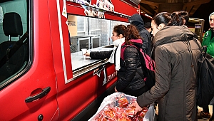 İzmir Büyükşehir Belediyesi'nden üniversitelilere günaydın çorbası