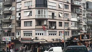 İzmir'de 4. kattaki evinin balkonundan düşen kişi öldü