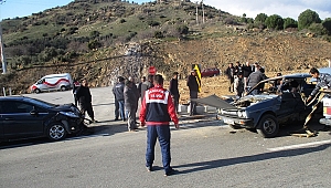 İzmir'de iki otomobil çarpıştı: 6 yaralı