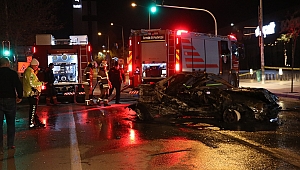 İzmir'de takla atan otomobil alev aldı: 2 ölü, 1 yaralı
