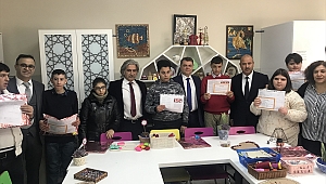 İzmir'de yaklaşık 850 bin öğrenci karne aldı