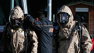 İzmir'de yere dökülen kimyasal sıvı panik yarattı!