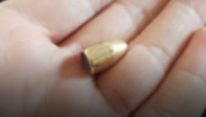 İzmir'de yerel gazetenin önüne mermi çekirdeği bırakıldı