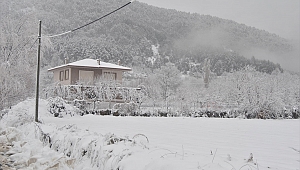 İzmir'in yüksek kesimlerinde kar yağışı etkili oldu