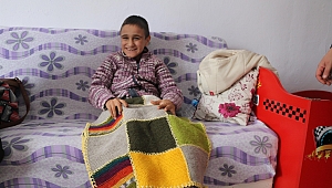 Karabağlar'da ortopedik engellilere el emeği örtüler