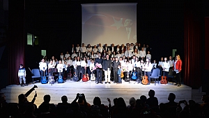 Menemen Belediyesi kursiyerlerinden yeni yıl konseri