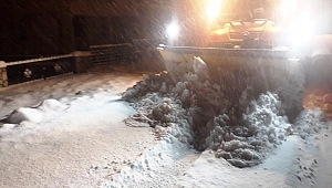 Bu görüntüler Ödemiş'ten... Karla yoğun mücadele!