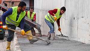 Buca’da sokak sokak kaldırım mesaisi