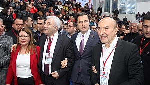 Deniz Yücel, Mazbatasını alıyor