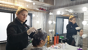 Çiğli Belediyesi depremzedelerin yüzünü güldürüyor