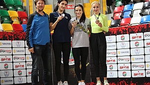 Gaziemir’in süper atletlerinden çifte şampiyonluk