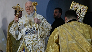 İzmir’de Fener Rum Patriği Bartholomeos, ayine katıldı