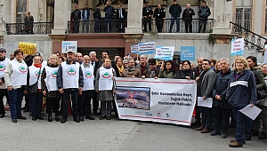 İzmir İl Sağlık Müdürlüğü önünde 'Şehir Hastanelerine Hayır' protestosu