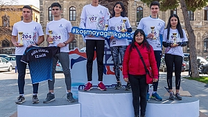 İzmirliler sevdiklerine koştu, yarışı el ele tamamladılar 