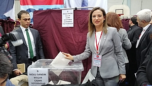 Kongrede Efes Selçuk'tan iki kadın