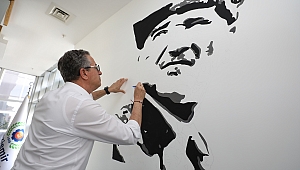 Makam odasının duvarı tuval oldu!