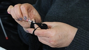 Örgüleriyle gönülleri ısıttılar