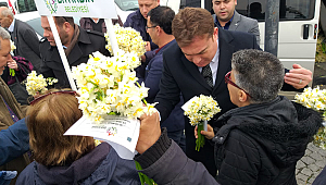 Uğur Başkan'dan İzmirlilere nergisli davet