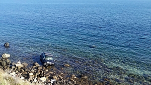 Urla’da otomobil denize uçtu