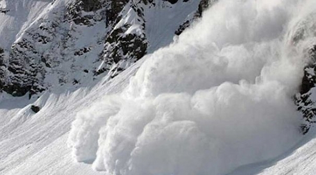 Çığ altında kalan minibüse ulaşıldı!