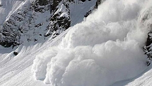  Çığ altında kalan minibüse ulaşıldı!