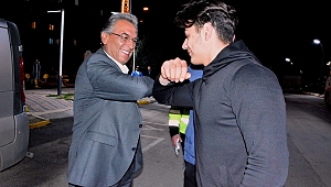 Başkan Uygur’dan korona selamlaşması