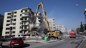 Bostanlı’daki yatık binalarda ilk yıkım başladı