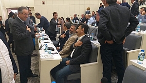 Büyükşehir meclisinde selamlaşmaya korona ayarı