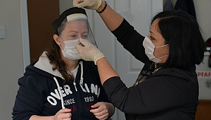 Doktorların yüz siperliği Çiğli Belediyesi’nden